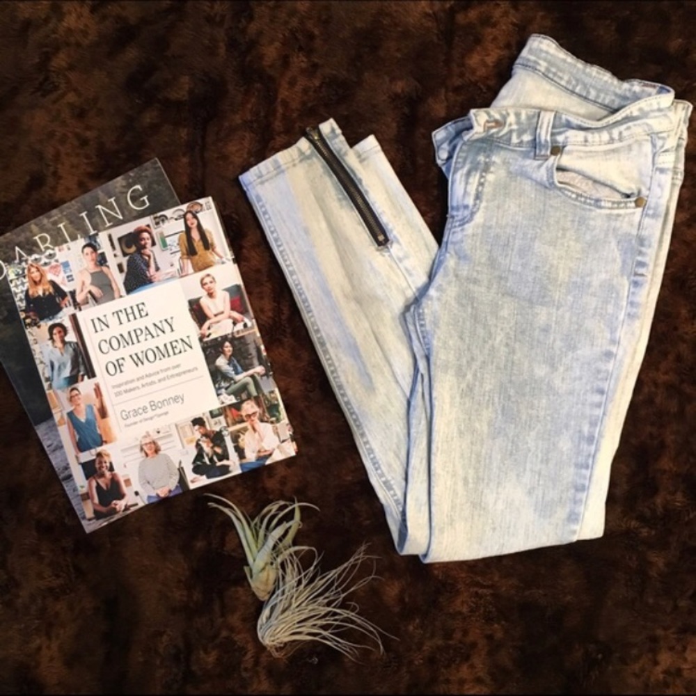 Skinny zipper ankle jeans!